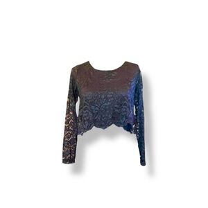 𝐒𝐀𝐋𝐄🚨𝐒𝐘𝐌𝐏𝐋𝐈 Black Lace Long sleeve crop top